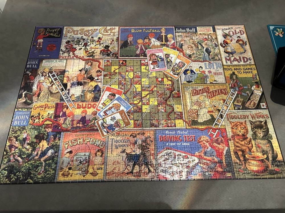 Childhood Memories - Falcon de luxe puzzle collectible [Barcode 8710126109717] - Main Image 3