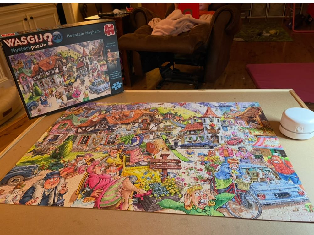 Mountain Mayhem! Mystery #20 - Jumbo puzzle collectible [Barcode 8710126250020] - Main Image 2