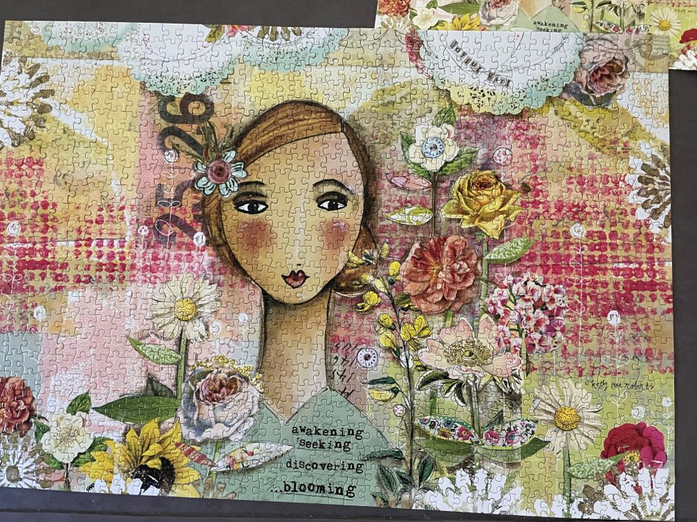 Joyful Girl - Lang puzzle collectible [Barcode 739744183310] - Main Image 2