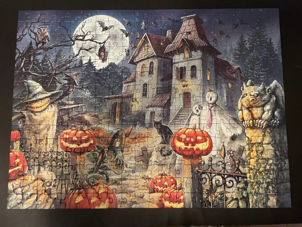 The Halloween House - 936, 10/1/25 - Ravensburger puzzle collectible [Barcode 4005556132645] - Main Image 4
