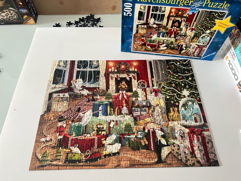 Enchanted Christmas - Ravensburger puzzle collectible [Barcode 4005556168620] - Main Image 3