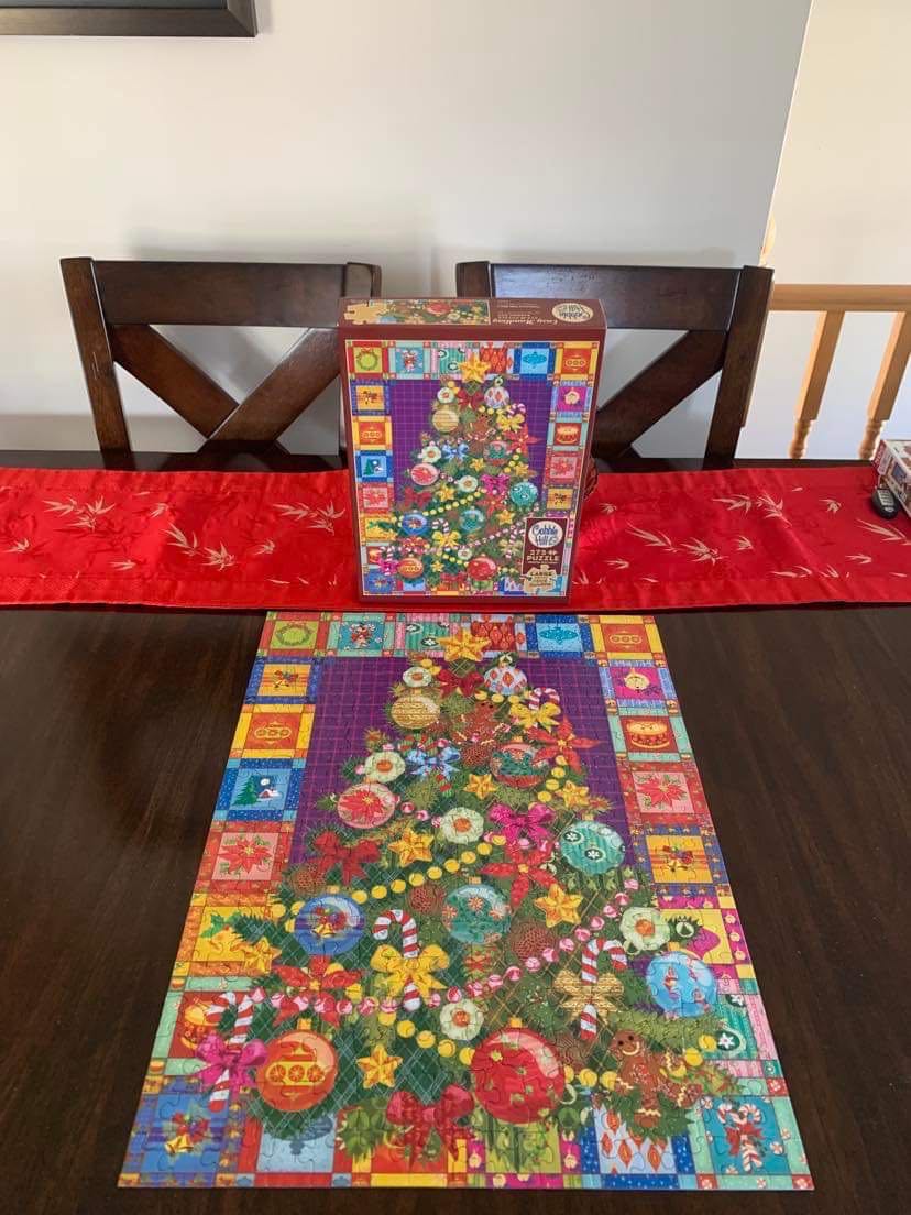 Christmas Tree Quilt - Cobble Hill puzzle collectible [Barcode 625012880381] - Main Image 4