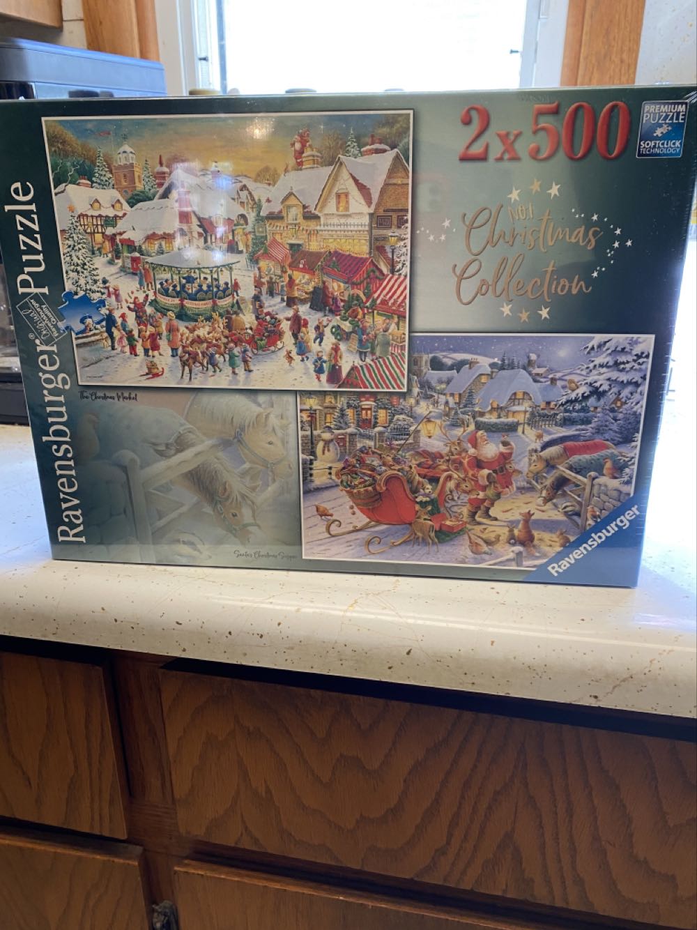 Christmas Market & Santa’s Christmas Supper - Ravensburger puzzle collectible [Barcode 4005556150311] - Main Image 2