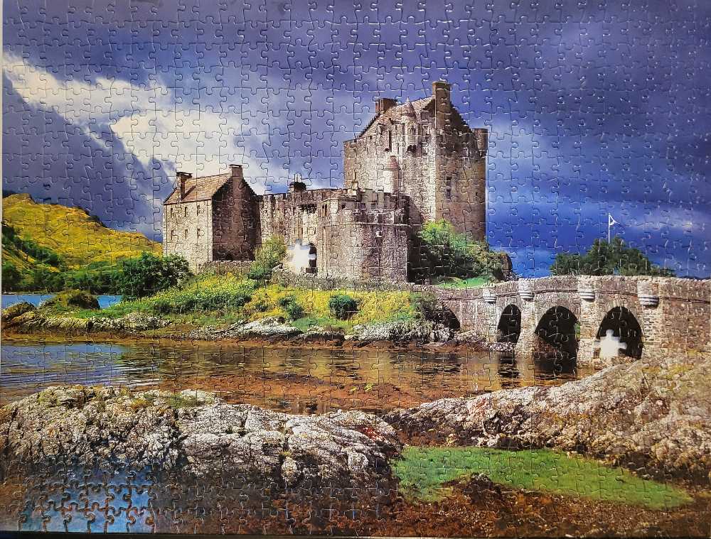 Eilean Donan Castle, Scotland - Buffalo puzzle collectible [Barcode 079346170562] - Main Image 2