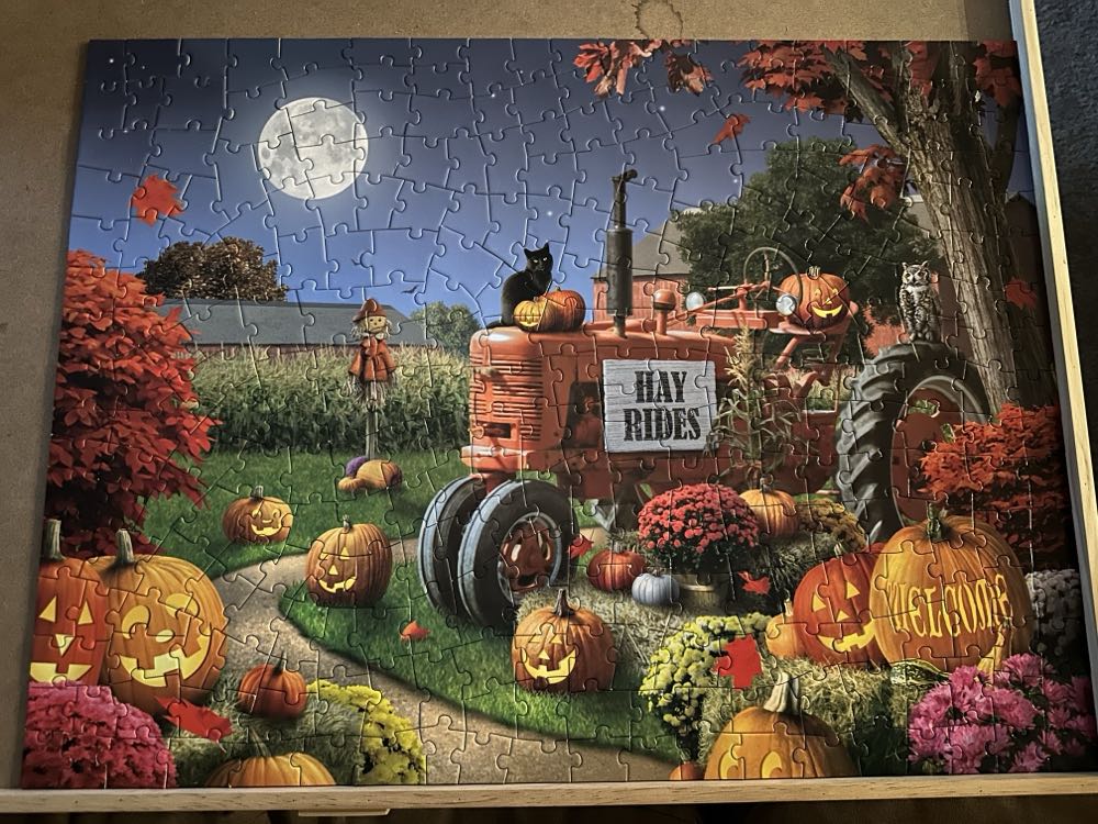 Happy Hollow - Bits & Pieces puzzle collectible [Barcode 192949051622] - Main Image 3