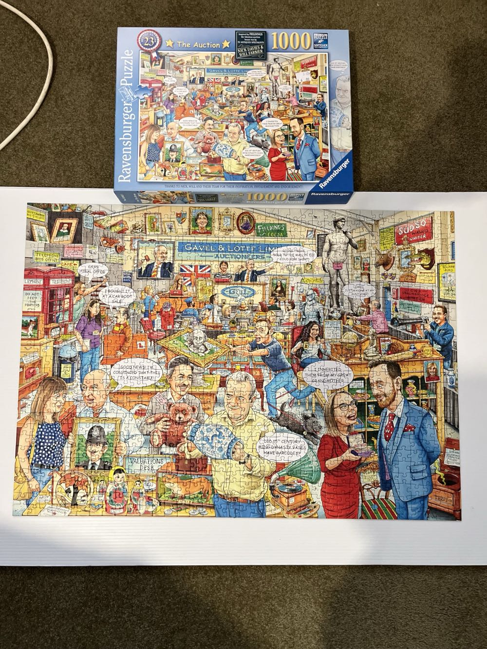 The Auction - Ravensburger puzzle collectible [Barcode 4005556199433] - Main Image 3