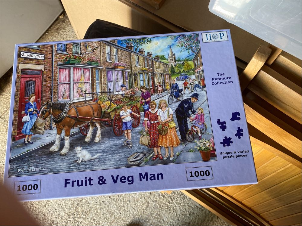 Fruit & Veg Man  - Hop puzzle collectible [Barcode 5060002004210] - Main Image 2