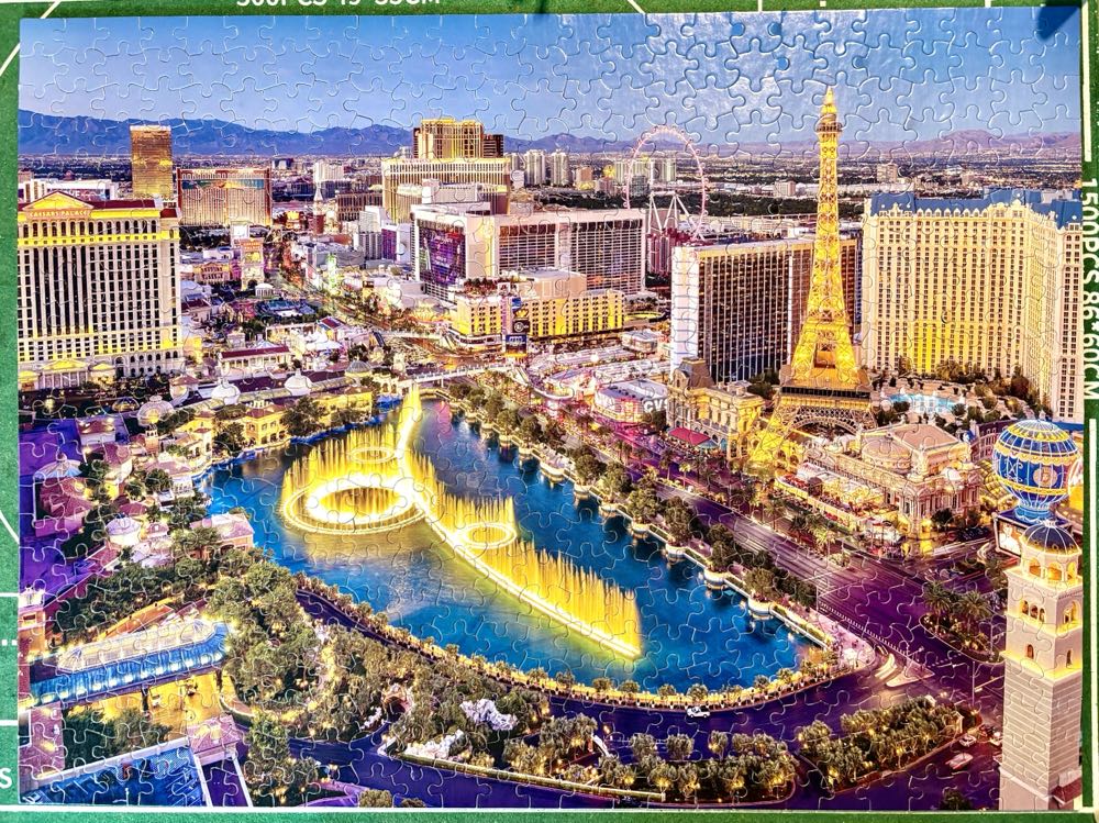 Las Vegas - Ceaco puzzle collectible [Barcode 021081232234] - Main Image 2