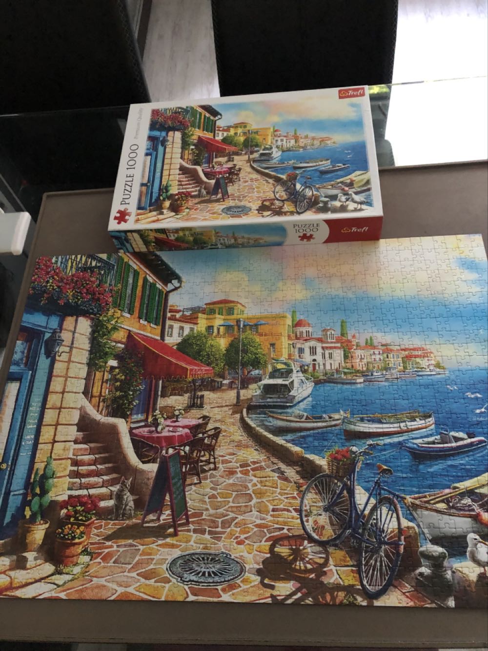 Sunny Embankment - Trefl puzzle collectible [Barcode 5900511105278] - Main Image 2