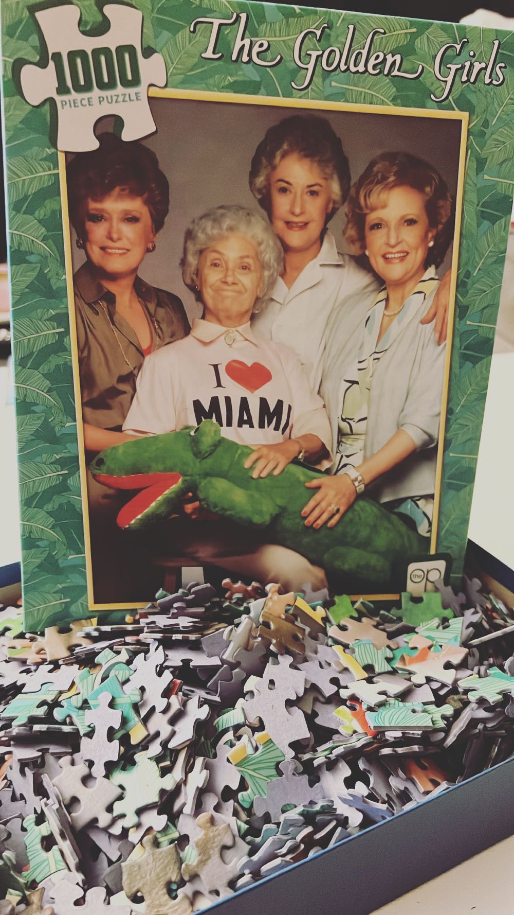 The Golden Girls: I Heart Miami - USAopoly puzzle collectible [Barcode 700304154057] - Main Image 2