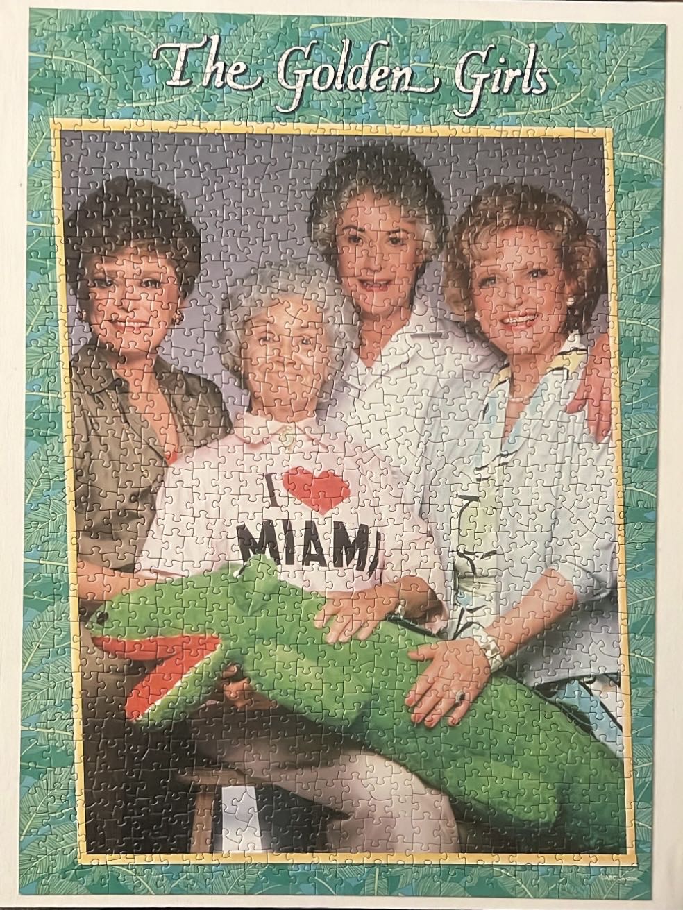 The Golden Girls: I Heart Miami - USAopoly puzzle collectible [Barcode 700304154057] - Main Image 3