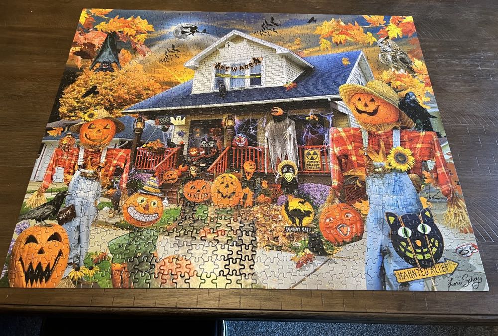 Haunted House - White Mountain puzzle collectible [Barcode 724819264902] - Main Image 2