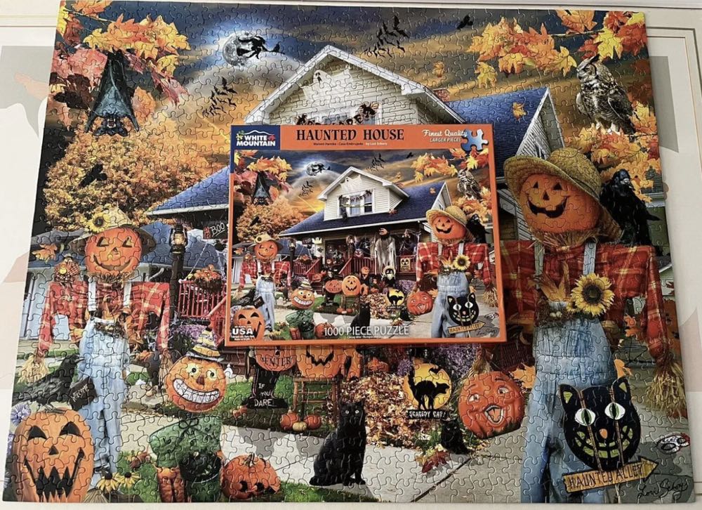 Haunted House - White Mountain puzzle collectible [Barcode 724819264902] - Main Image 3