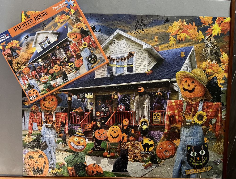 Haunted House - White Mountain puzzle collectible [Barcode 724819264902] - Main Image 4