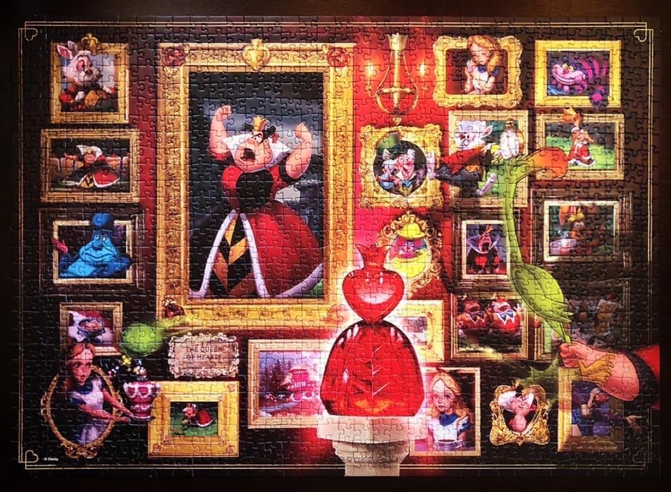Disney Villainous - Queen of Hearts  - Ravensburger puzzle collectible - Main Image 2