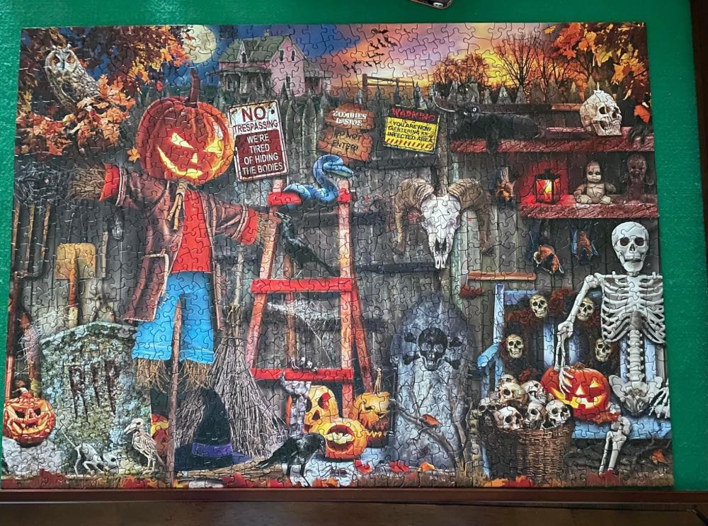 Halloween Decorations - Eurographics puzzle collectible [Barcode 628136656535] - Main Image 3