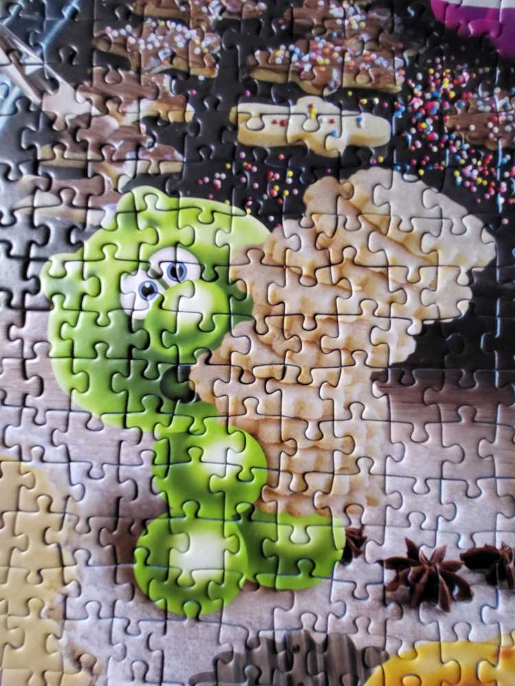 Gelini’s Christmas Bakery - Ravenburger puzzle collectible [Barcode 4005556167135] - Main Image 3