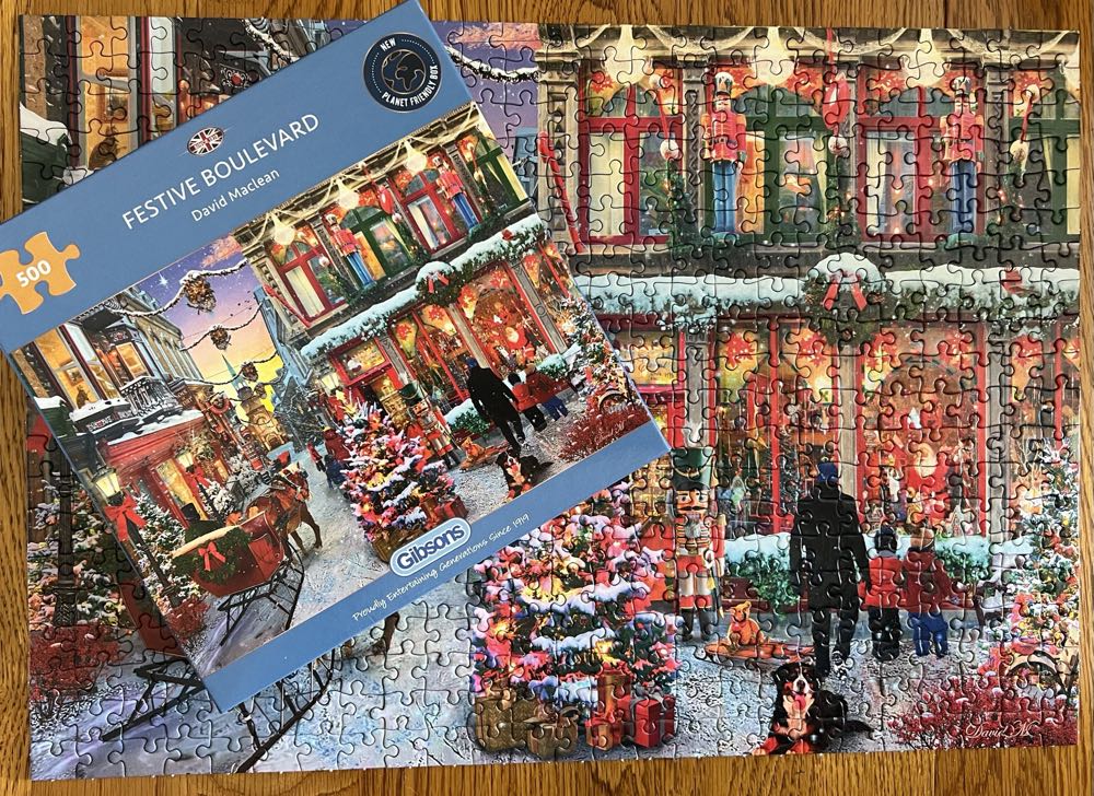 Festive Boulevard - Gibsons puzzle collectible [Barcode 5012269031386] - Main Image 3