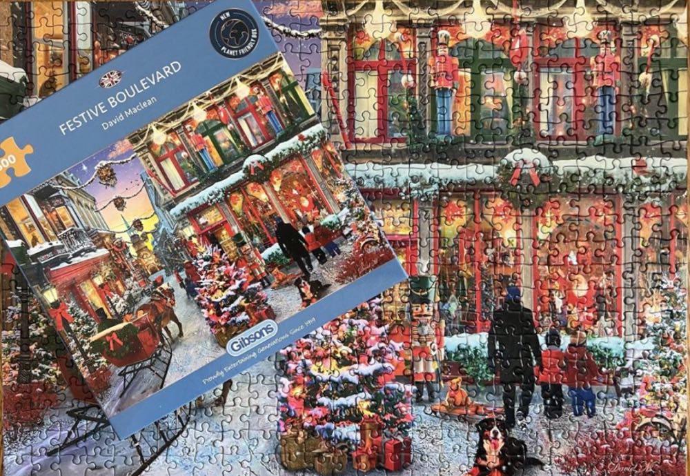 Festive Boulevard - Gibsons puzzle collectible [Barcode 5012269031386] - Main Image 4
