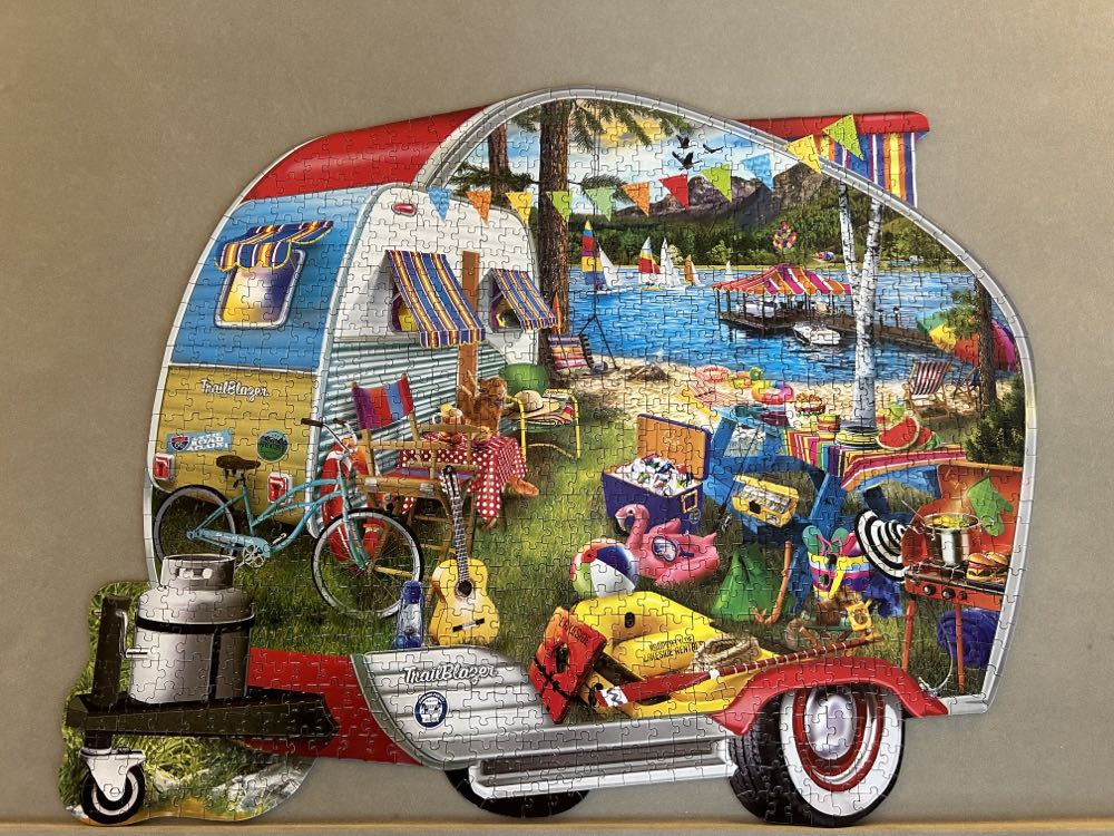 Happy Campers - MasterPieces puzzle collectible [Barcode 705988721434] - Main Image 2