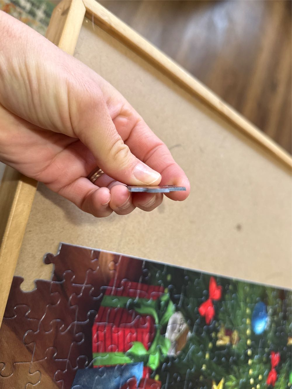 The Perfect Gift - SunsOut puzzle collectible [Barcode 796780297104] - Main Image 3