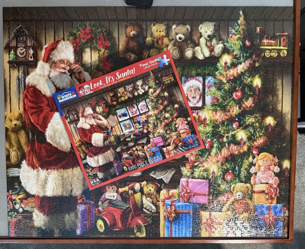 DONE-Look, It’s Santa! - White Mountain puzzle collectible [Barcode 724819264377] - Main Image 4