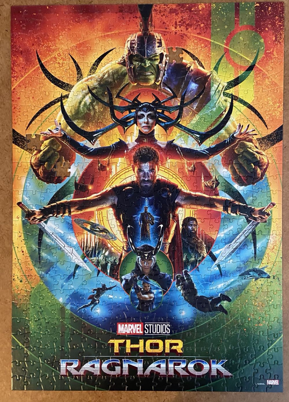 Marvel - Thor Ragnarok - Buffalo Games & Puzzles puzzle collectible [Barcode 079346033805] - Main Image 2