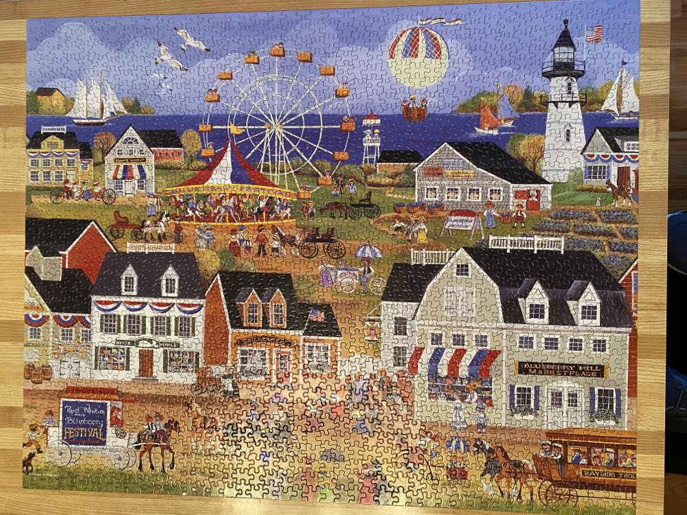 Red White Blueberry Festival - Hasbro MB Puzzles puzzle collectible [Barcode 653569677284] - Main Image 2