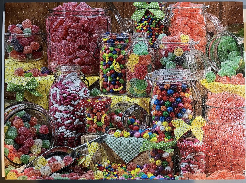 Springbok: Colourful Candies - Springbok puzzle collectible [Barcode 091683106158] - Main Image 2