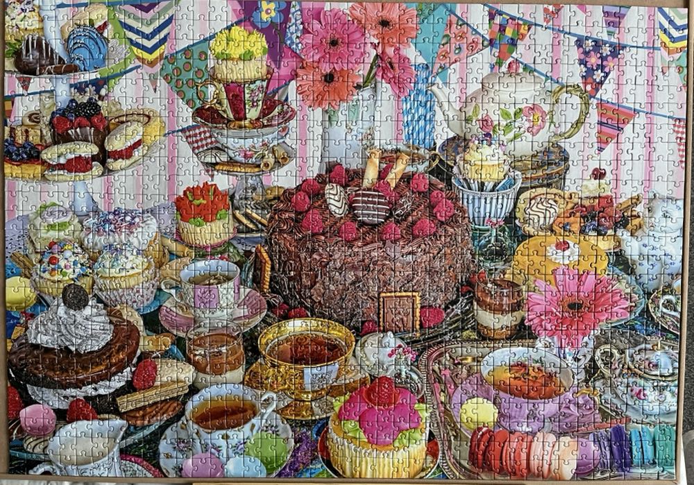 Tea Party - Corner Piece puzzle collectible [Barcode 5052089312517] - Main Image 2