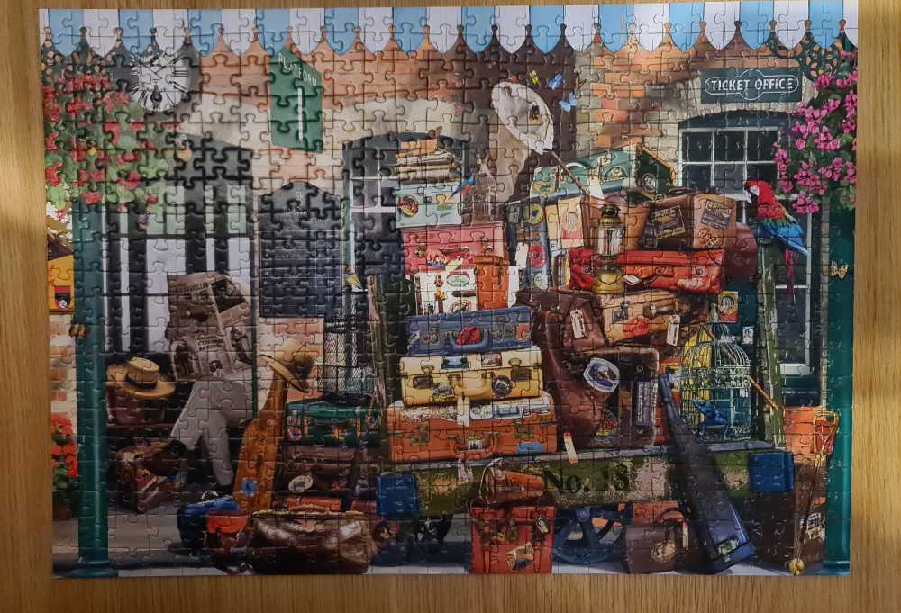 At The Train Station - Corner Piece puzzle collectible [Barcode 5052089312289] - Main Image 3