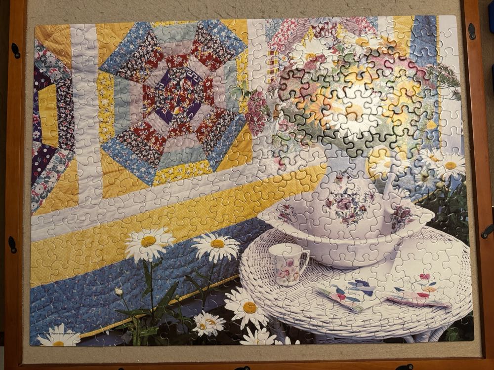 Spiderweb Design Antique Quilt - Milton Bradley puzzle collectible [Barcode 076930494288] - Main Image 2