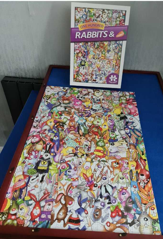 One Hundred Rabbits & A Carrot - Paul Lamond Games puzzle collectible [Barcode 5012822042453] - Main Image 2