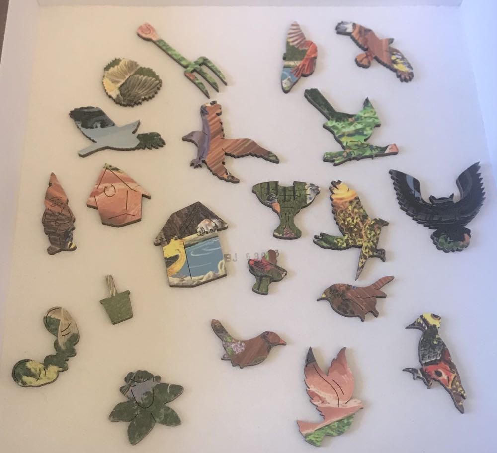 Backyard Aviary 🕊 🦅 ⛲️ 🌳 - Wentworth Wooden Puzzles 🇬🇧 puzzle collectible [Barcode 6050265317775] - Main Image 4