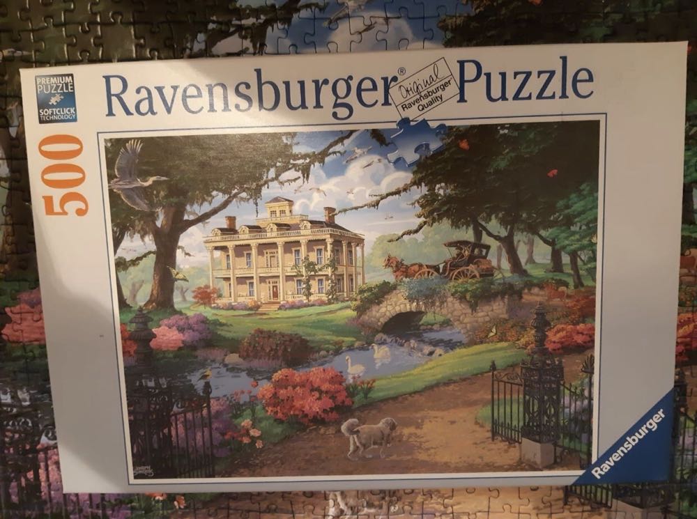 Visiting The Mansion - Ravensburger puzzle collectible [Barcode 4005556822607] - Main Image 4