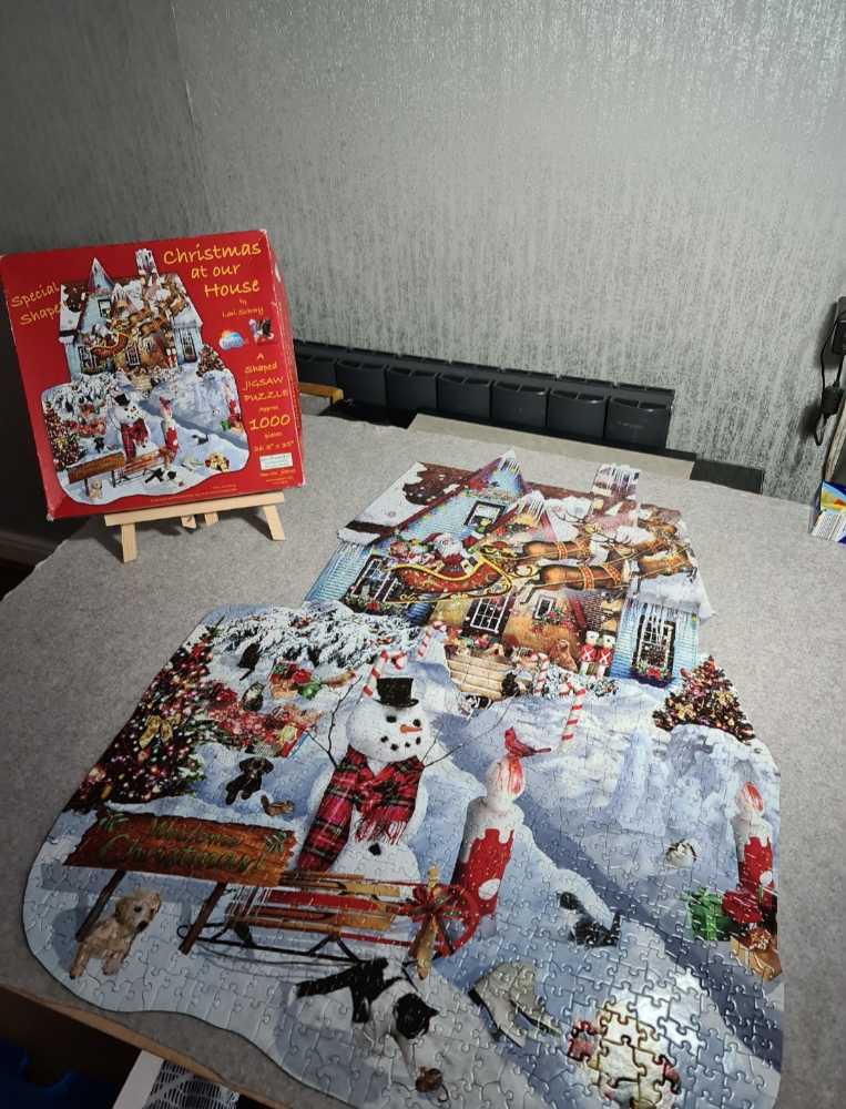 Christmas At Our House - SunsOut 🇺🇸 puzzle collectible [Barcode 796780955394] - Main Image 3