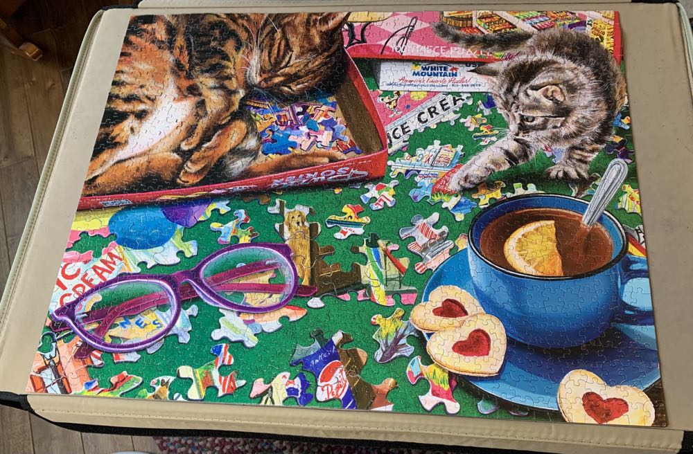 Puzzle Cats - White Mountain Puzzles puzzle collectible [Barcode 724819264728] - Main Image 2