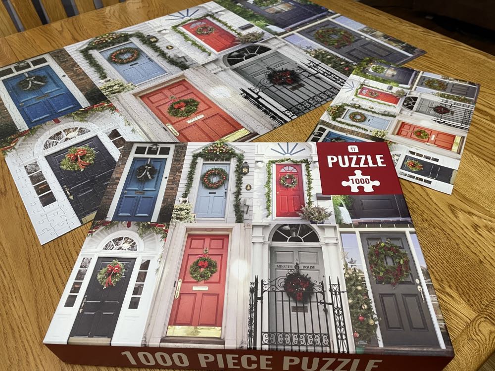 Christmas Doors - Talking Tables puzzle collectible [Barcode 5052715118810] - Main Image 3