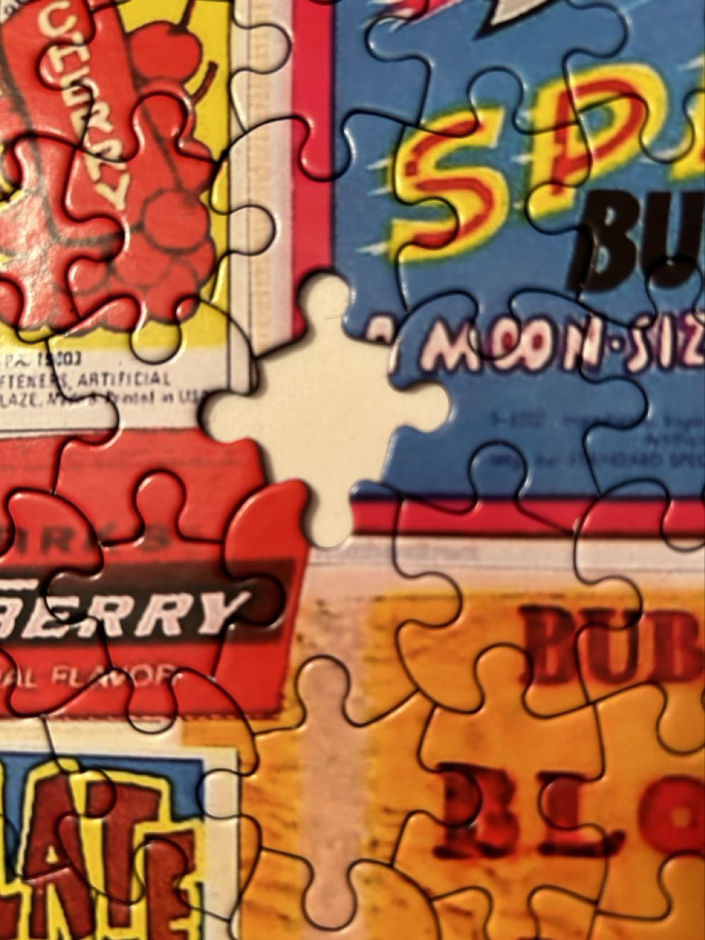 Gum - White Mountain puzzle collectible [Barcode 724819264216] - Main Image 3