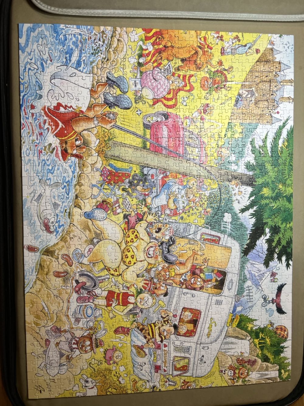 Wasgij Mystery 6 Camping Commotion - Jumbo puzzle collectible [Barcode 1687012134986] - Main Image 2