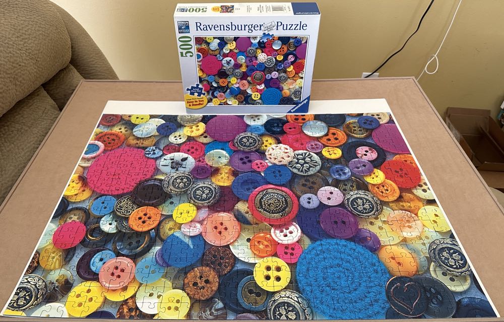 SOLD Buttons  - Ravensburger puzzle collectible [Barcode 4005556148776] - Main Image 3