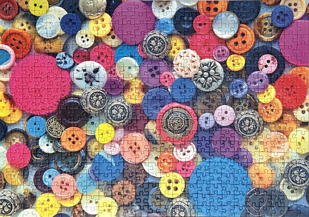SOLD Buttons  - Ravensburger puzzle collectible [Barcode 4005556148776] - Main Image 4