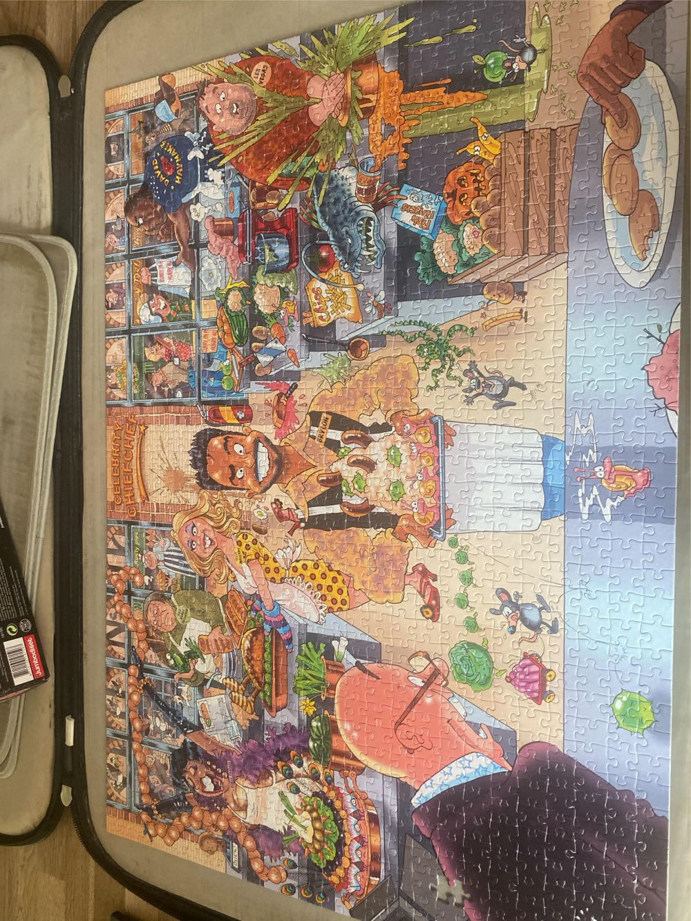 Wasgij Original 26 Celebrity Chief Chef! - Wasgij Original puzzle collectible [Barcode 8710126191507] - Main Image 2