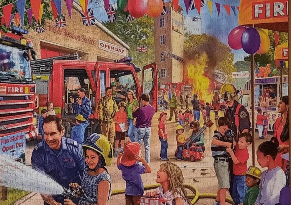 Open Day At The Fire Station  - Falcon de luxe puzzle collectible [Barcode 8710126113516] - Main Image 2