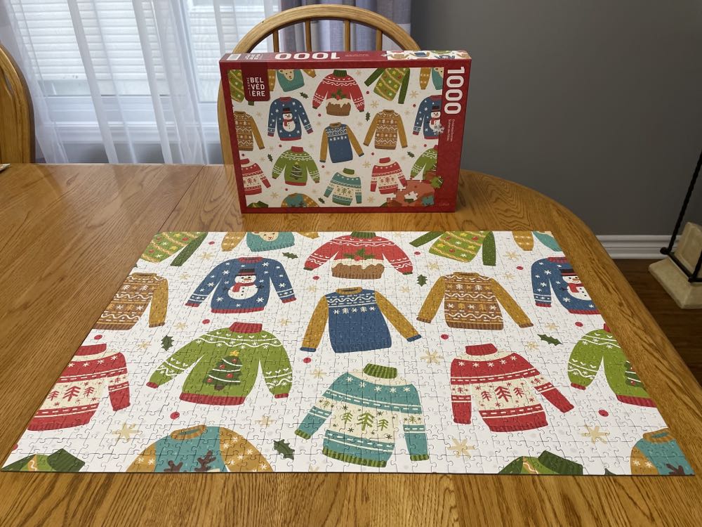 Christmas Sweaters - Trefl puzzle collectible [Barcode 061152643705] - Main Image 3