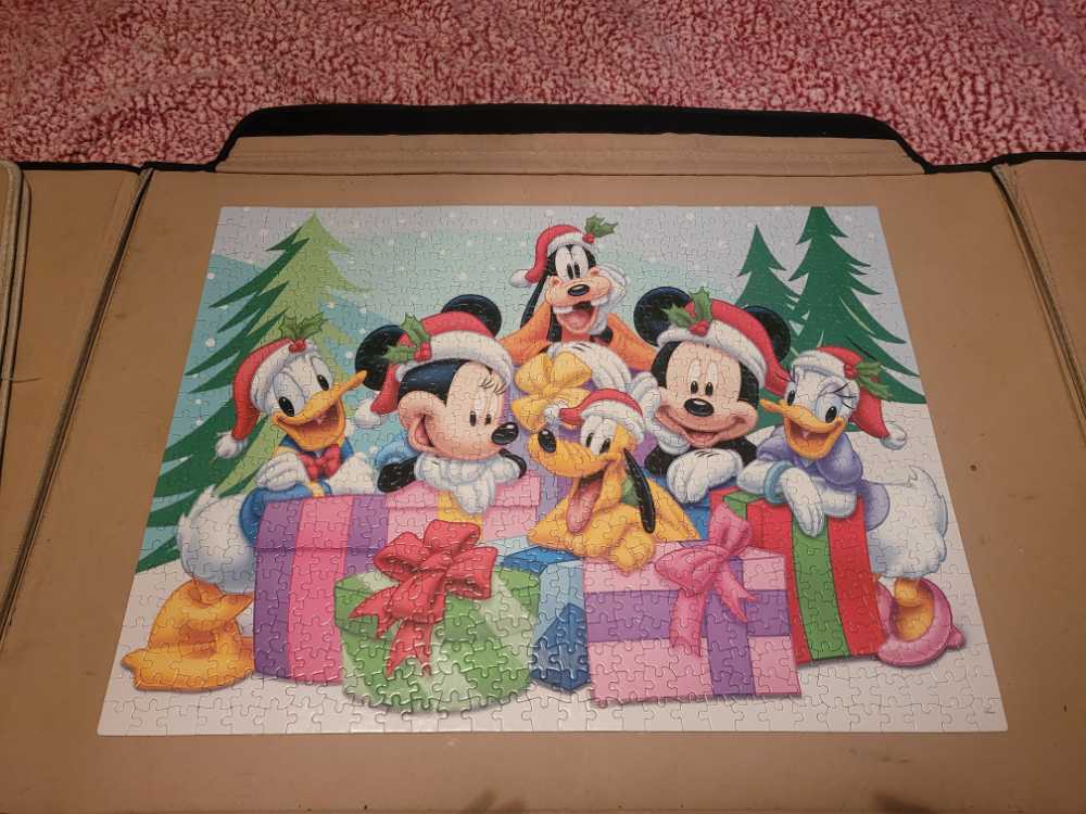 Ceaco Disney 5 In 1 Multipack Puzzle Set Disney Holiday Fun - Ceaco puzzle collectible [Barcode 021081370103] - Main Image 3