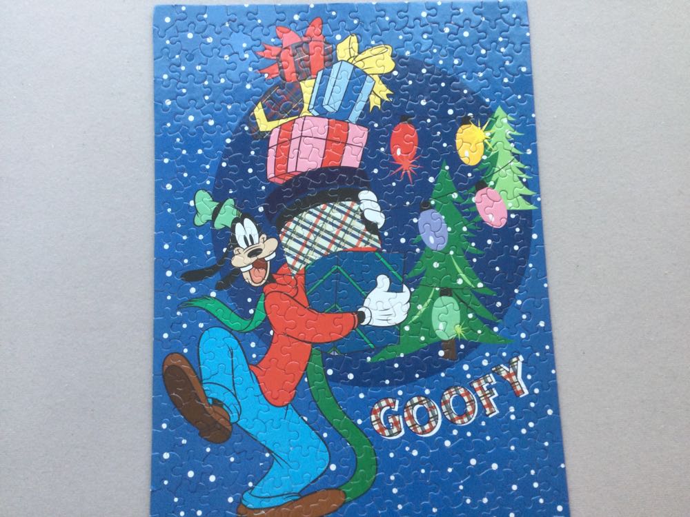 Ceaco Disney 5 In 1 Multipack Puzzle Set Disney Holiday Fun - Ceaco puzzle collectible [Barcode 021081370103] - Main Image 4