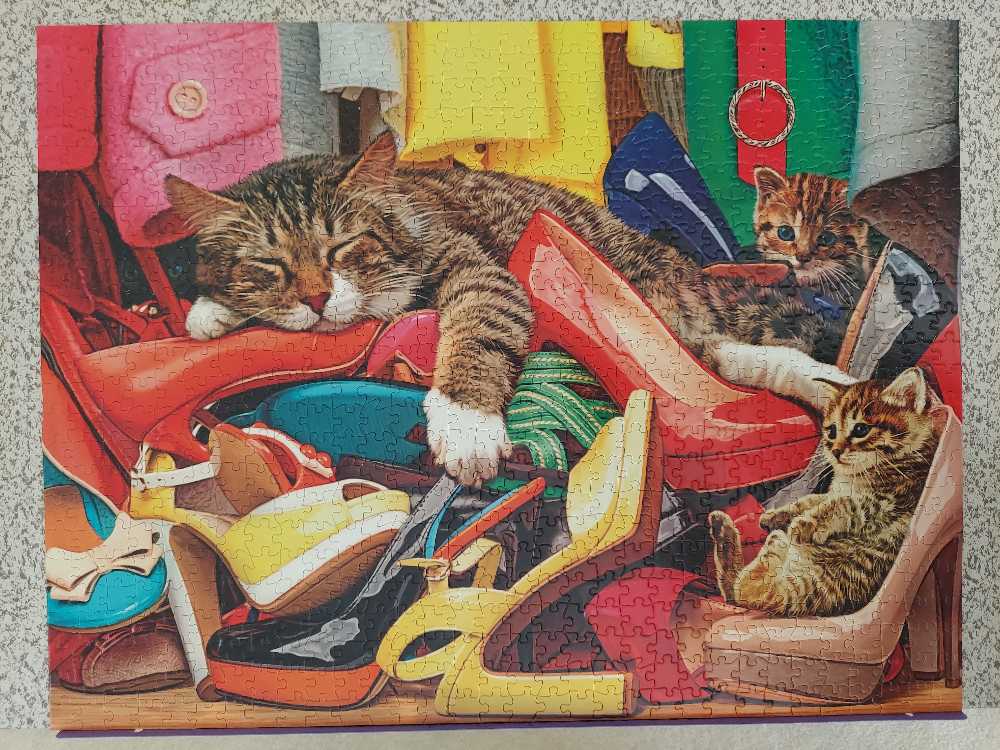 Closet Cats - Buffalo 🇺🇸 puzzle collectible [Barcode 079346173020] - Main Image 2