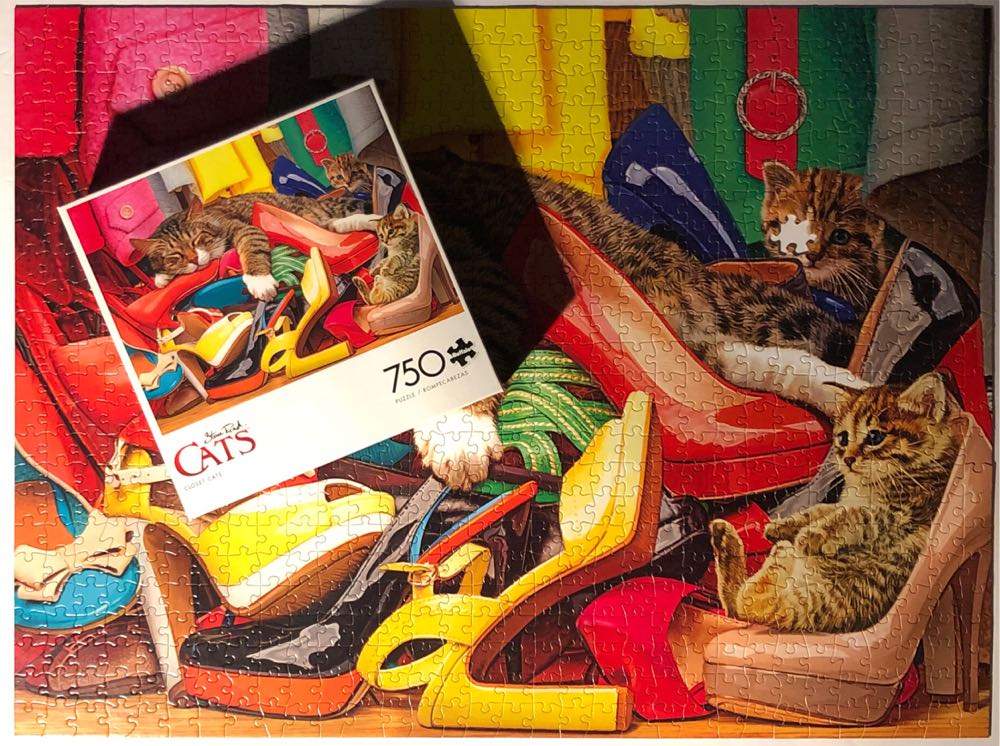 Closet Cats - Buffalo 🇺🇸 puzzle collectible [Barcode 079346173020] - Main Image 3