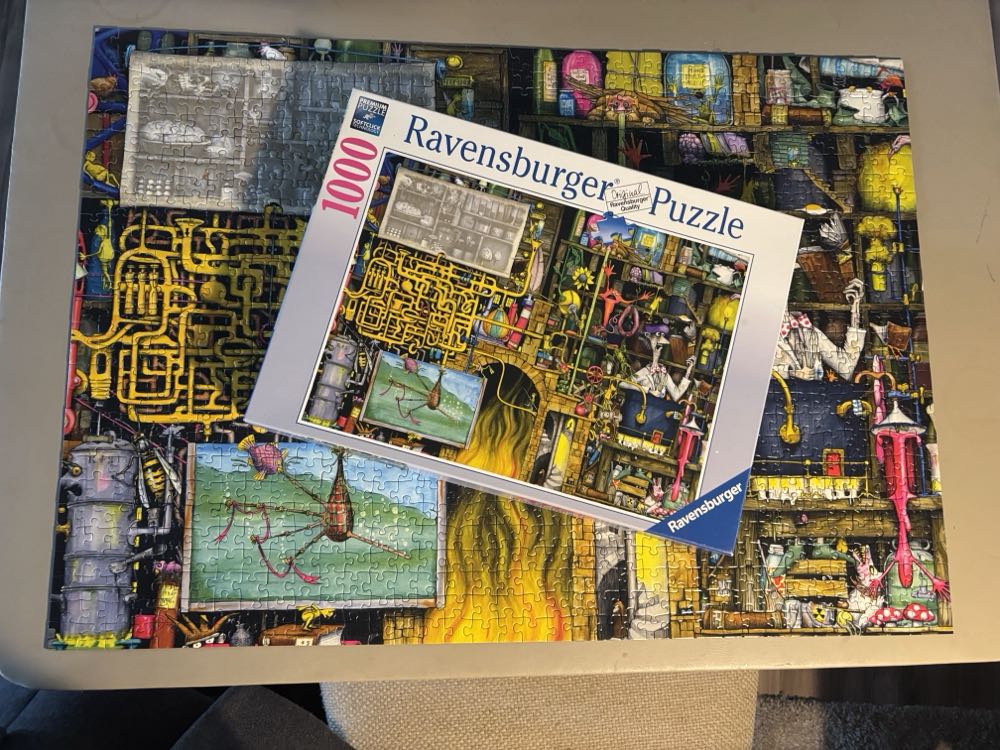 Laboratory - Ravensburger puzzle collectible [Barcode 4005556192977] - Main Image 3